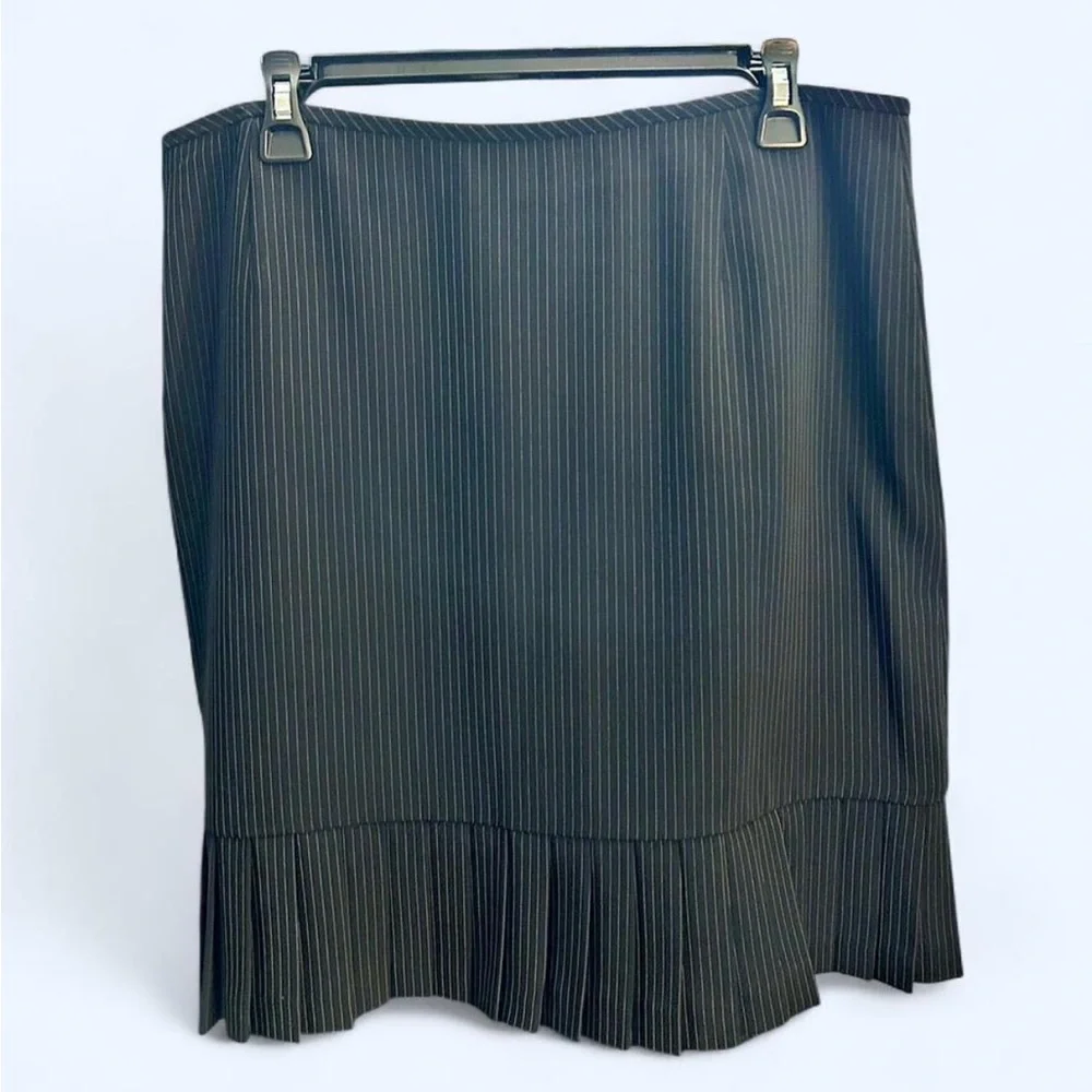 Tahari Arthur S. Levine Black Pinstripe Skirt Suit – Size 16P Petite - Picture 2 of 3
